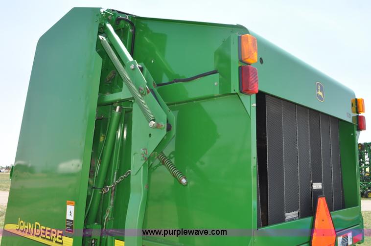 image for item G6040 2002 John Deere 567 round baler