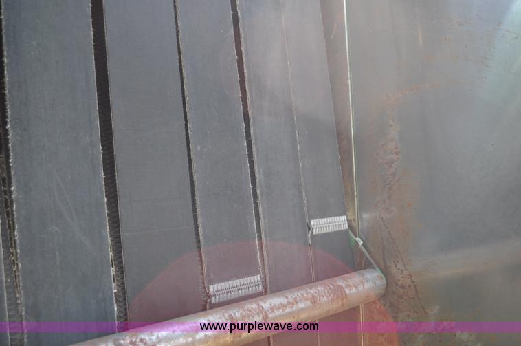 image for item G6040 2002 John Deere 567 round baler