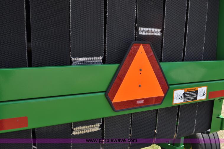 image for item G6040 2002 John Deere 567 round baler