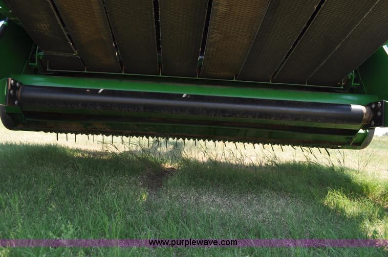 image for item G6040 2002 John Deere 567 round baler