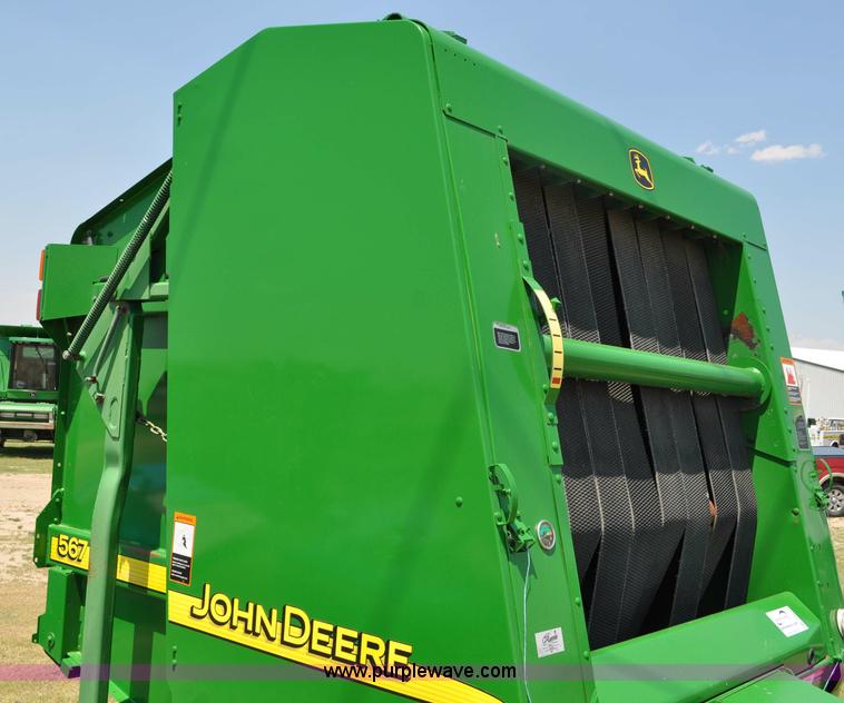 image for item G6040 2002 John Deere 567 round baler
