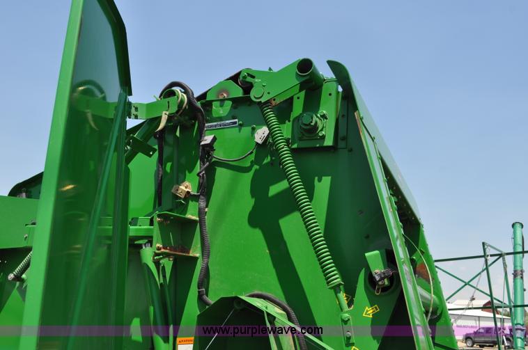 image for item G6040 2002 John Deere 567 round baler