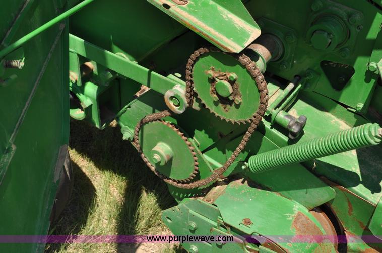 image for item G6040 2002 John Deere 567 round baler