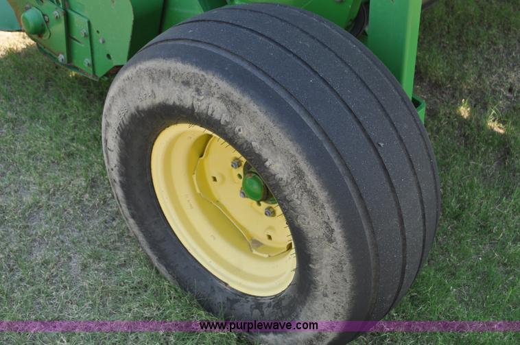image for item G6040 2002 John Deere 567 round baler