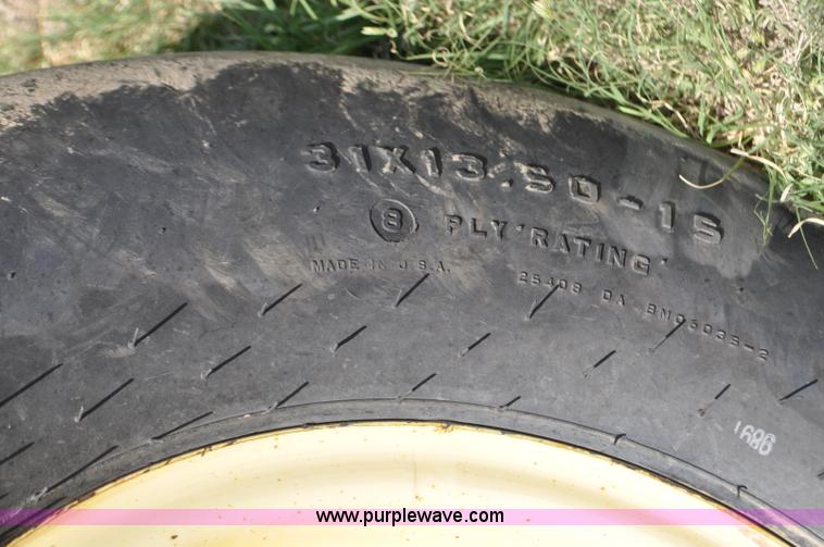 image for item G6040 2002 John Deere 567 round baler