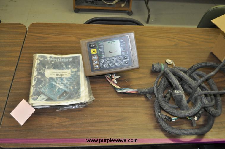 image for item G6040 2002 John Deere 567 round baler