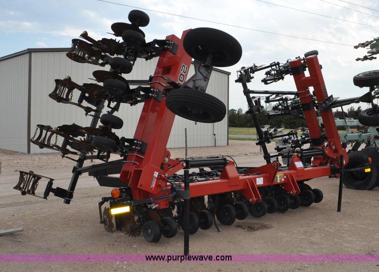 image for item G6042 Redball 2000 strip till machine