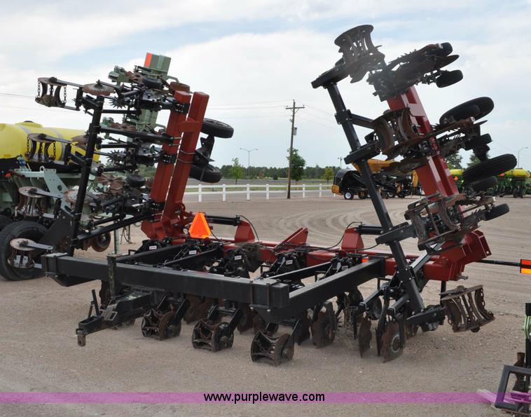 image for item G6042 Redball 2000 strip till machine