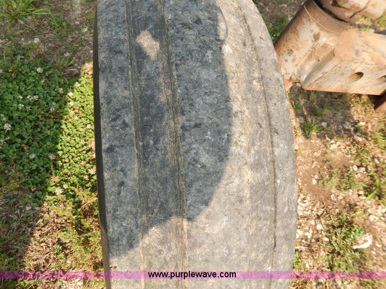 image for item H3052 1968 Massey-Ferguson 180 tractor