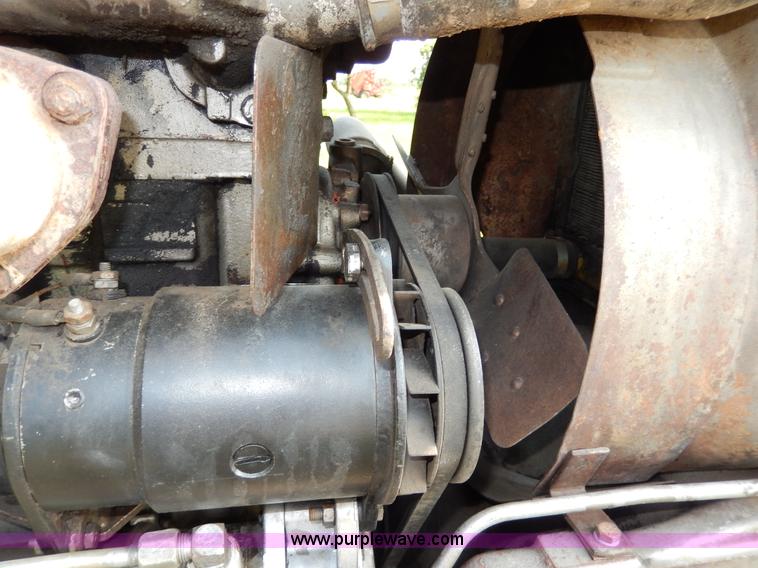 image for item H3052 1968 Massey-Ferguson 180 tractor