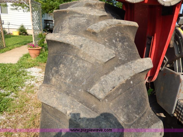 image for item H3052 1968 Massey-Ferguson 180 tractor