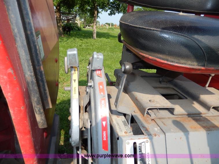 image for item H3052 1968 Massey-Ferguson 180 tractor