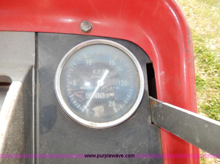 image for item H3052 1968 Massey-Ferguson 180 tractor