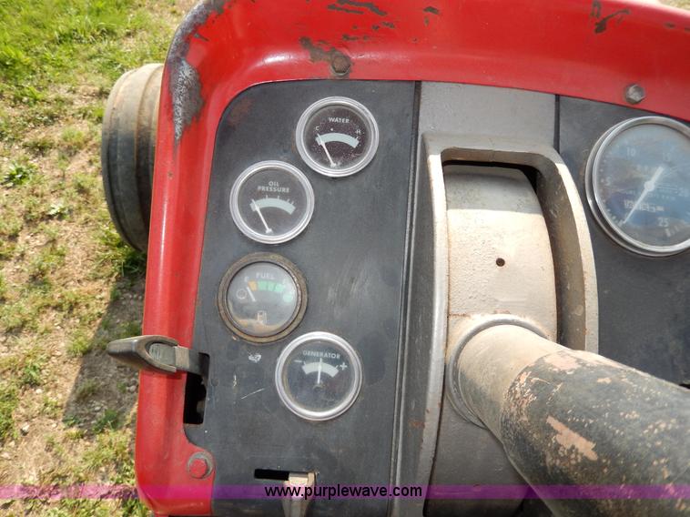 image for item H3052 1968 Massey-Ferguson 180 tractor
