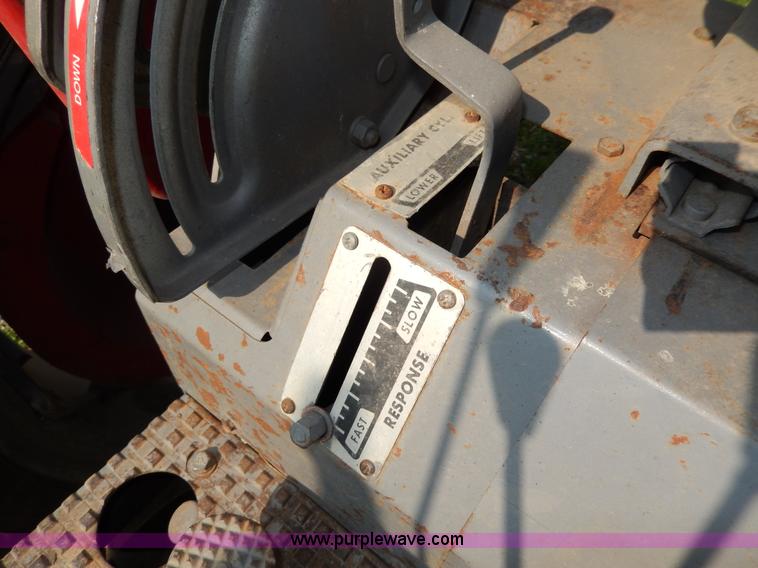 image for item H3052 1968 Massey-Ferguson 180 tractor