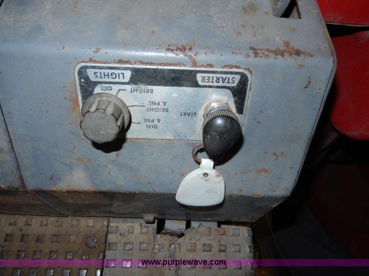 image for item H3052 1968 Massey-Ferguson 180 tractor