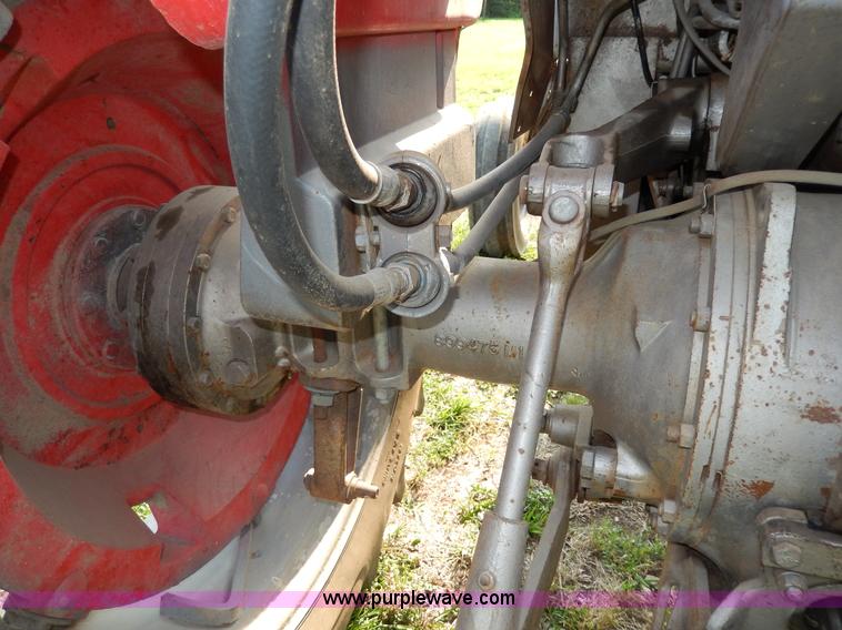 image for item H3052 1968 Massey-Ferguson 180 tractor