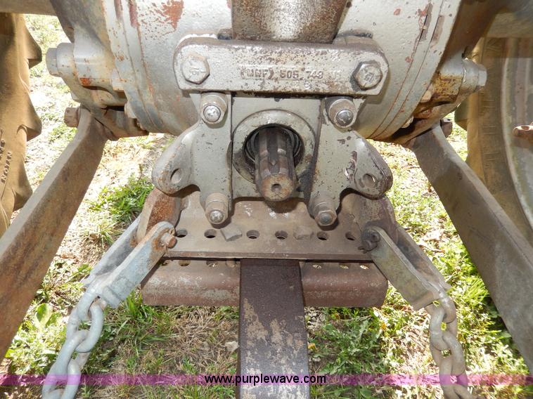 image for item H3052 1968 Massey-Ferguson 180 tractor