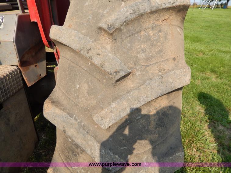 image for item H3052 1968 Massey-Ferguson 180 tractor