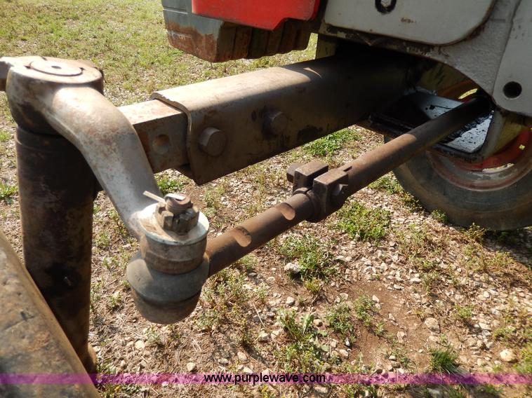 image for item H3052 1968 Massey-Ferguson 180 tractor