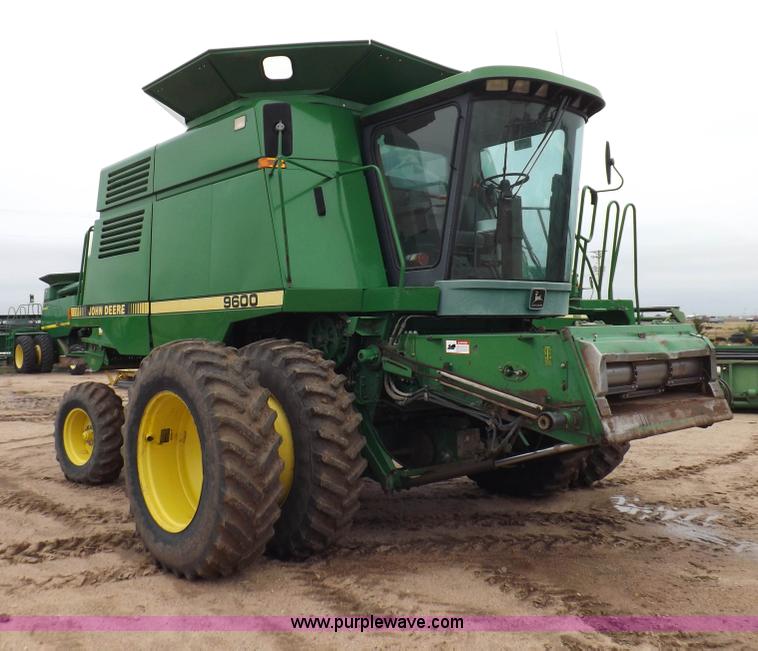 image for item H7018 1990 John Deere 9600 Turbo combine