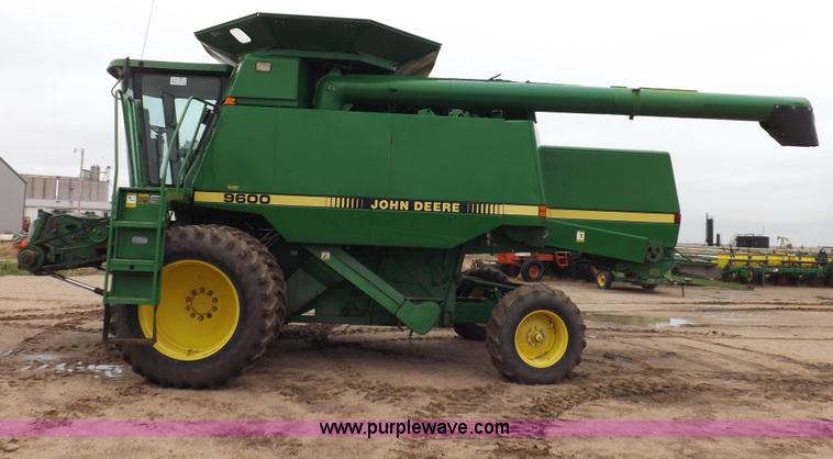 image for item H7018 1990 John Deere 9600 Turbo combine