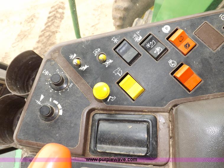 image for item H7018 1990 John Deere 9600 Turbo combine