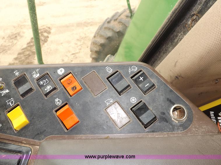 image for item H7018 1990 John Deere 9600 Turbo combine