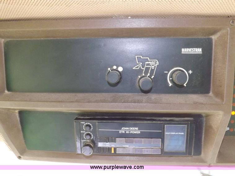 image for item H7018 1990 John Deere 9600 Turbo combine