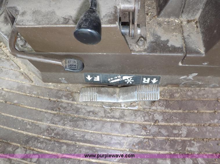 image for item H7018 1990 John Deere 9600 Turbo combine