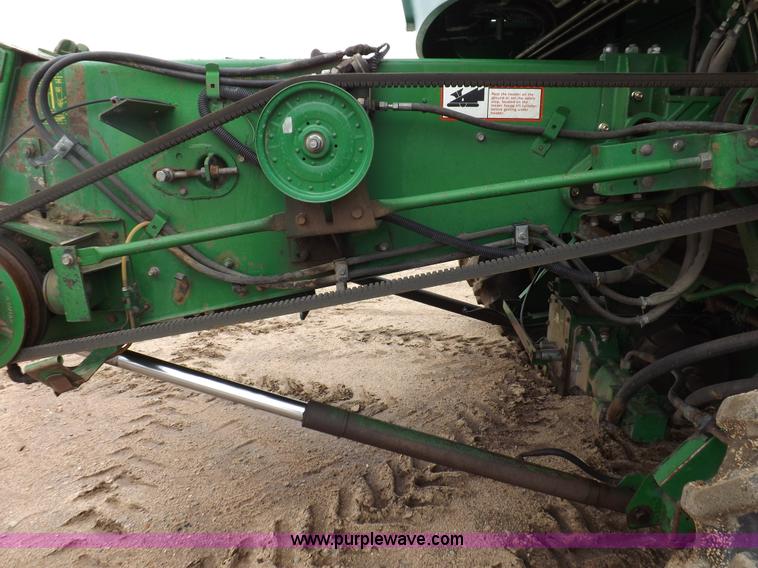 image for item H7018 1990 John Deere 9600 Turbo combine