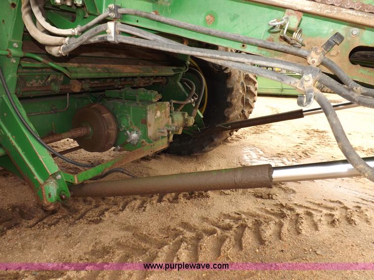 image for item H7018 1990 John Deere 9600 Turbo combine