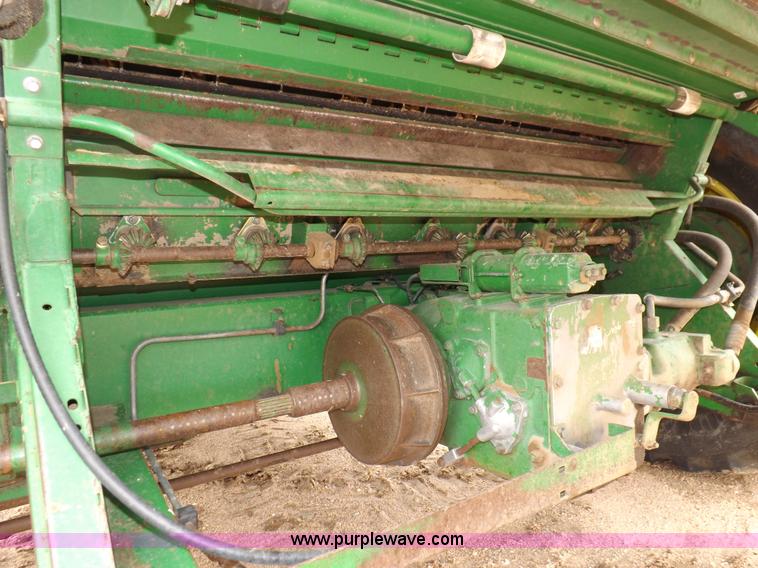image for item H7018 1990 John Deere 9600 Turbo combine