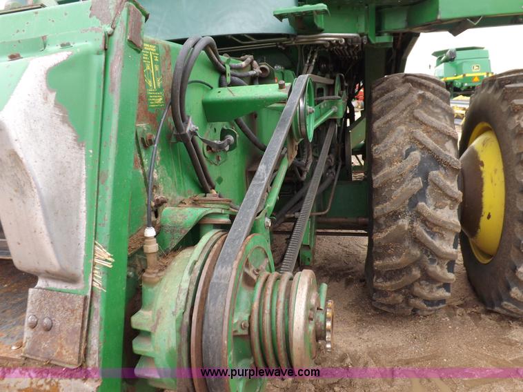 image for item H7018 1990 John Deere 9600 Turbo combine