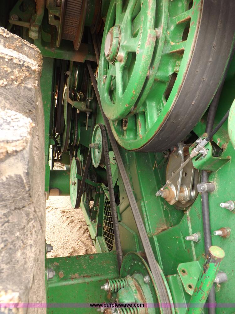 image for item H7018 1990 John Deere 9600 Turbo combine