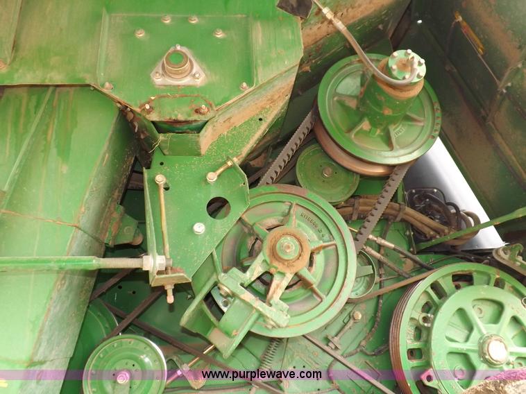 image for item H7018 1990 John Deere 9600 Turbo combine