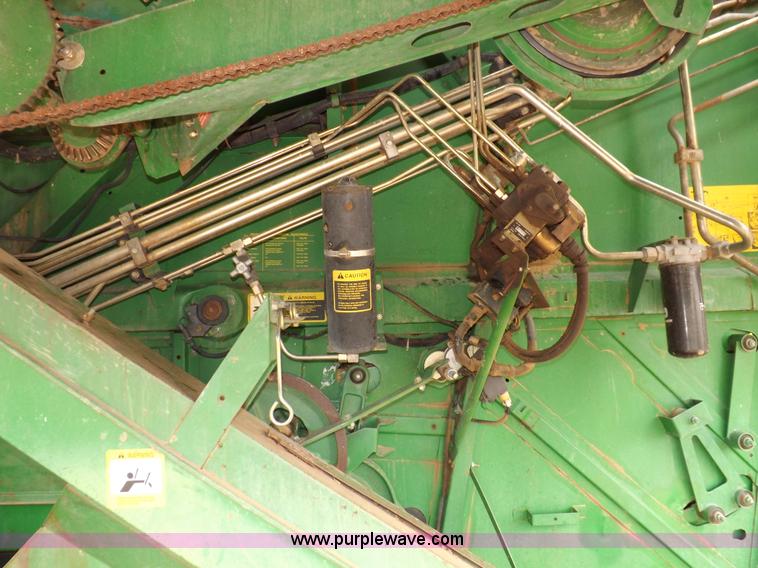 image for item H7018 1990 John Deere 9600 Turbo combine