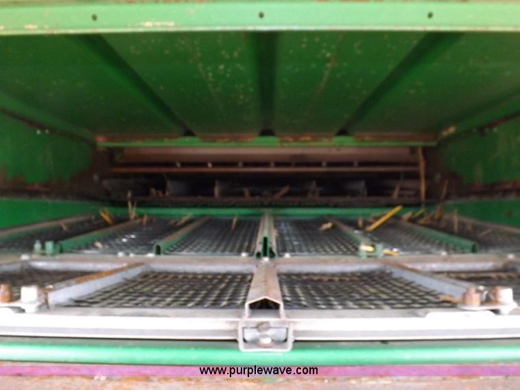 image for item H7018 1990 John Deere 9600 Turbo combine