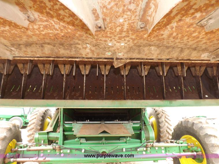 image for item H7018 1990 John Deere 9600 Turbo combine