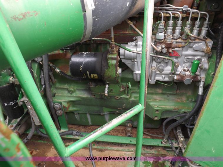 image for item H7018 1990 John Deere 9600 Turbo combine