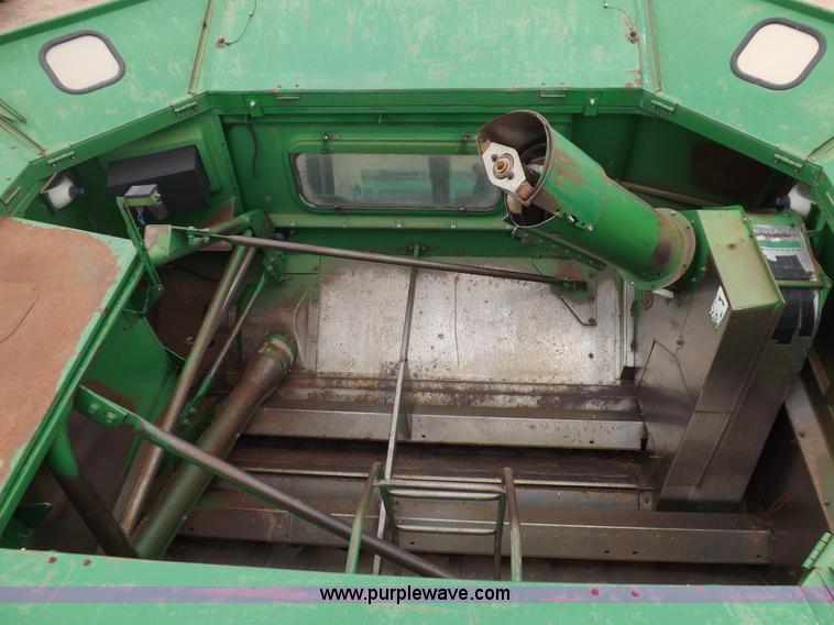 image for item H7018 1990 John Deere 9600 Turbo combine