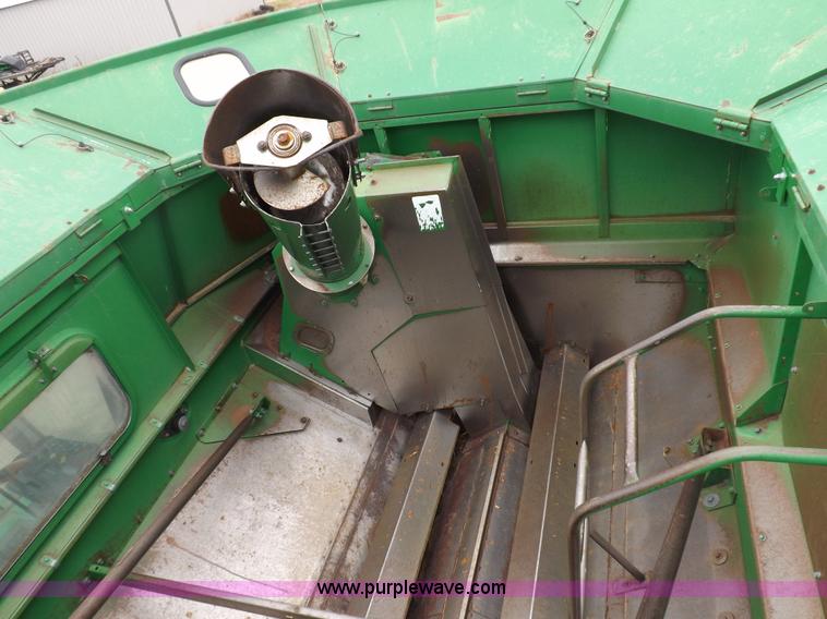 image for item H7018 1990 John Deere 9600 Turbo combine