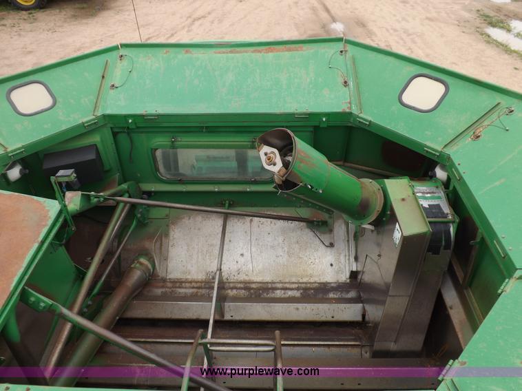 image for item H7018 1990 John Deere 9600 Turbo combine