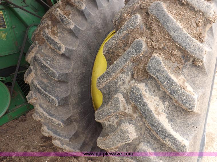 image for item H7018 1990 John Deere 9600 Turbo combine