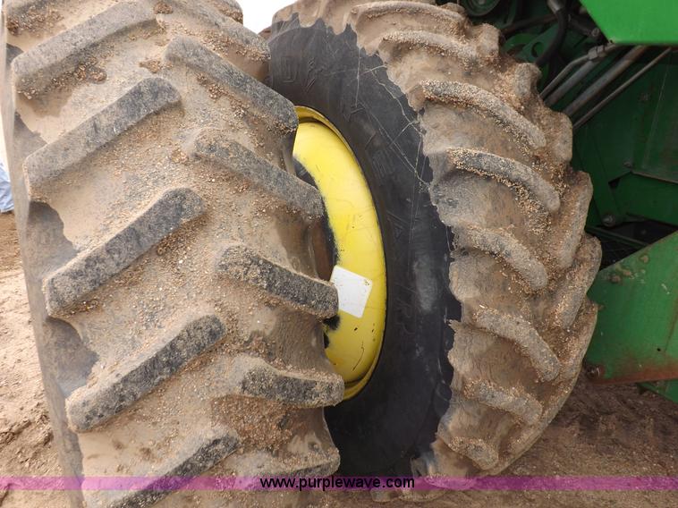 image for item H7018 1990 John Deere 9600 Turbo combine