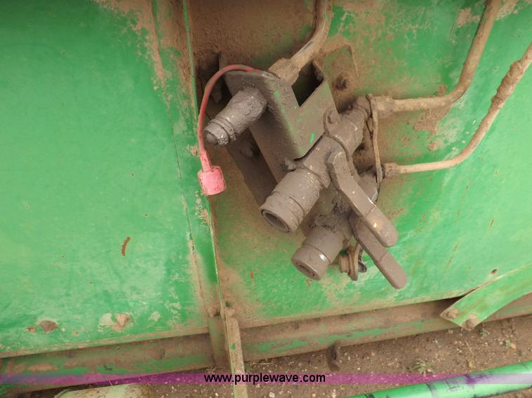 image for item H7018 1990 John Deere 9600 Turbo combine