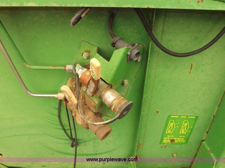 image for item H7018 1990 John Deere 9600 Turbo combine