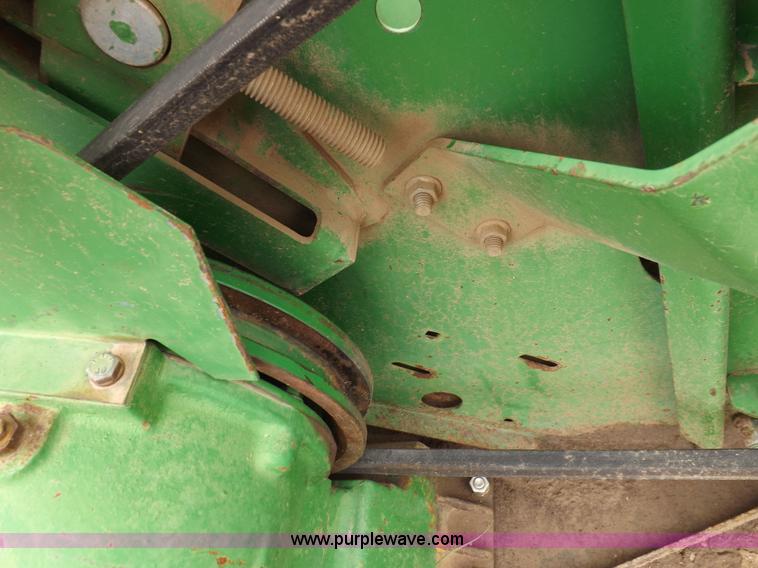 image for item H7018 1990 John Deere 9600 Turbo combine