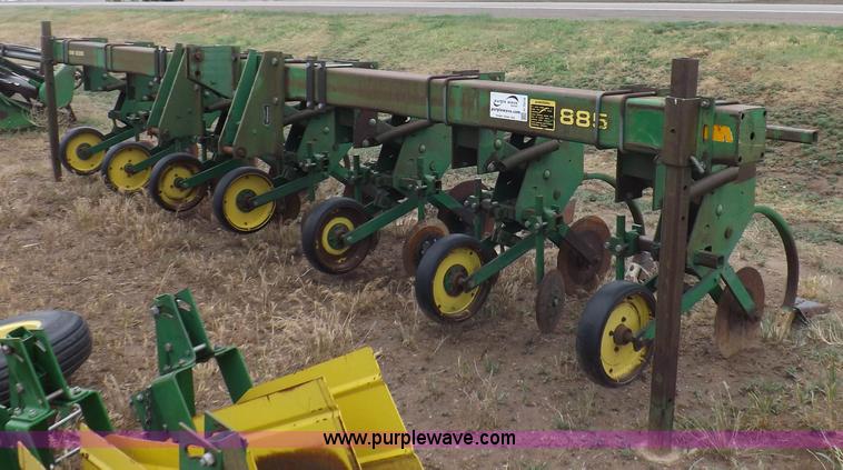 image for item H7019 John Deere 885 cultivator
