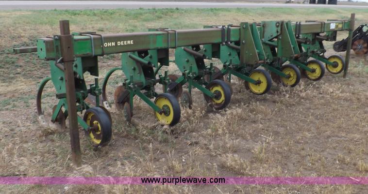 image for item H7019 John Deere 885 cultivator